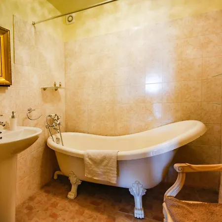 Grand Overlooking Cannes And The Sea. Vila