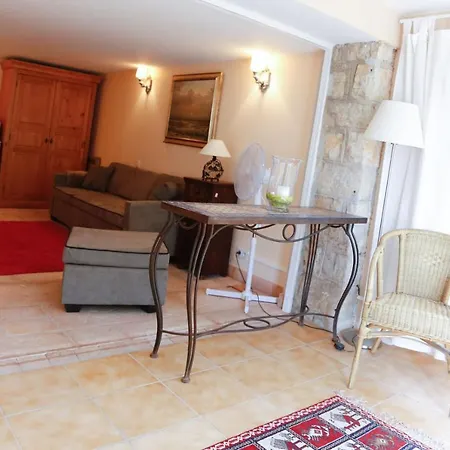 Grand Overlooking Cannes And The Sea. Villa *