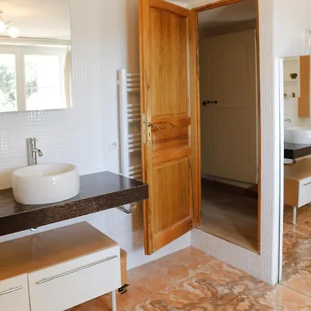 Grand Overlooking Cannes And The Sea. Villa