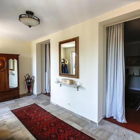 Grand Overlooking Cannes And The Sea. Villa *